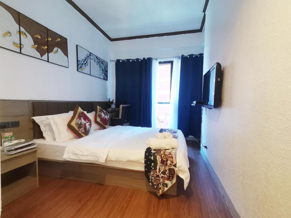 Warm Makati Aparthotel Makati City Bagian luar foto