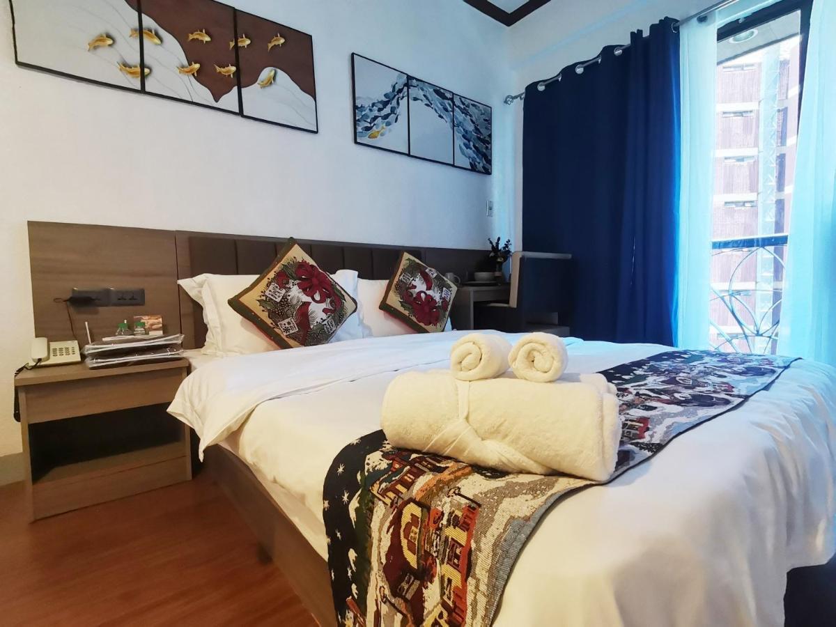 Warm Makati Aparthotel Makati City Bagian luar foto