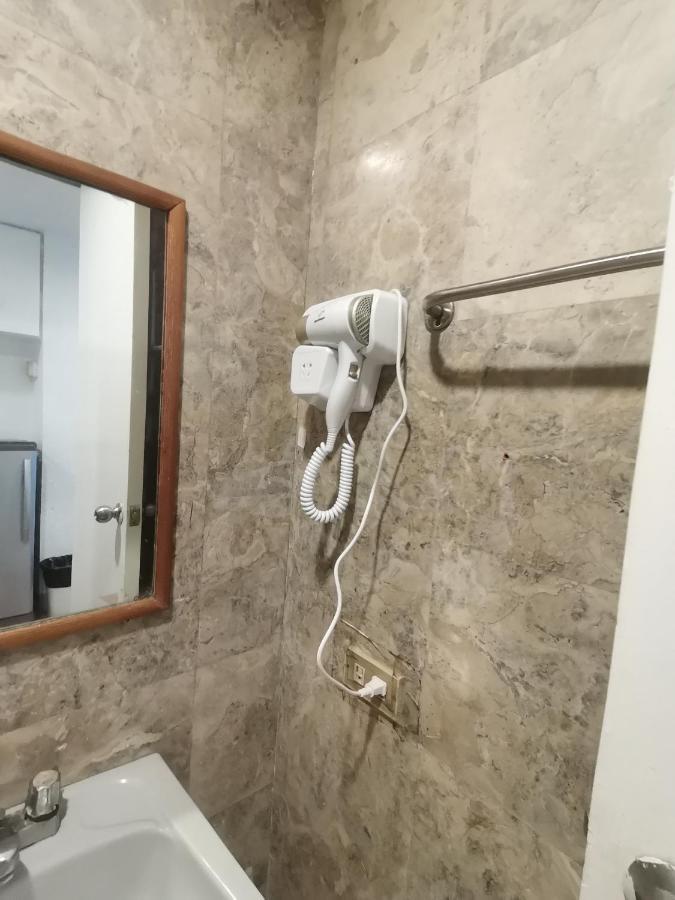 Warm Makati Aparthotel Makati City Bagian luar foto