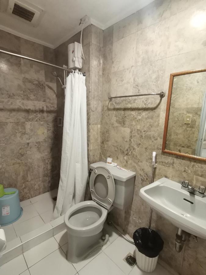 Warm Makati Aparthotel Makati City Bagian luar foto