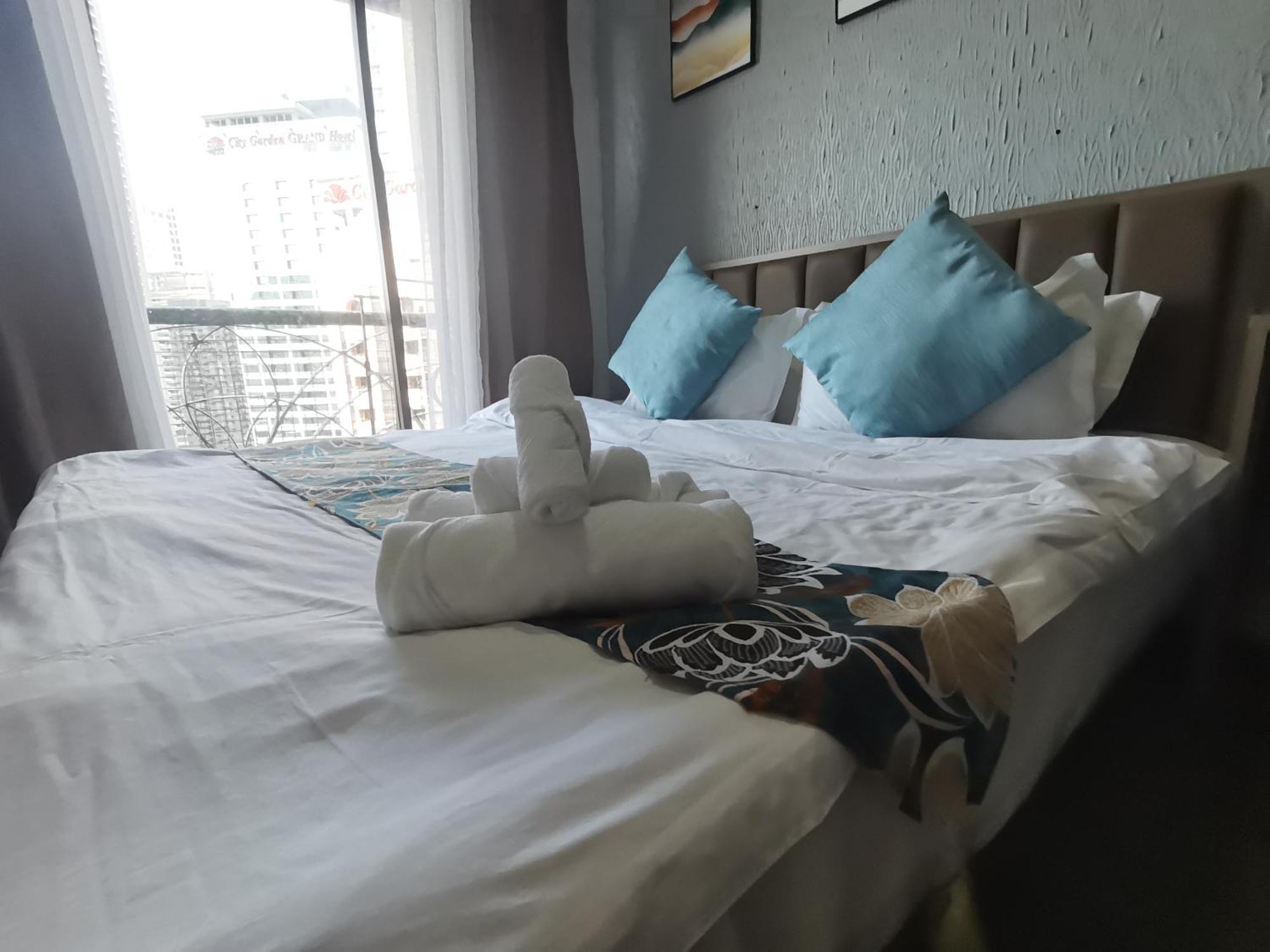 Warm Makati Aparthotel Makati City Bagian luar foto